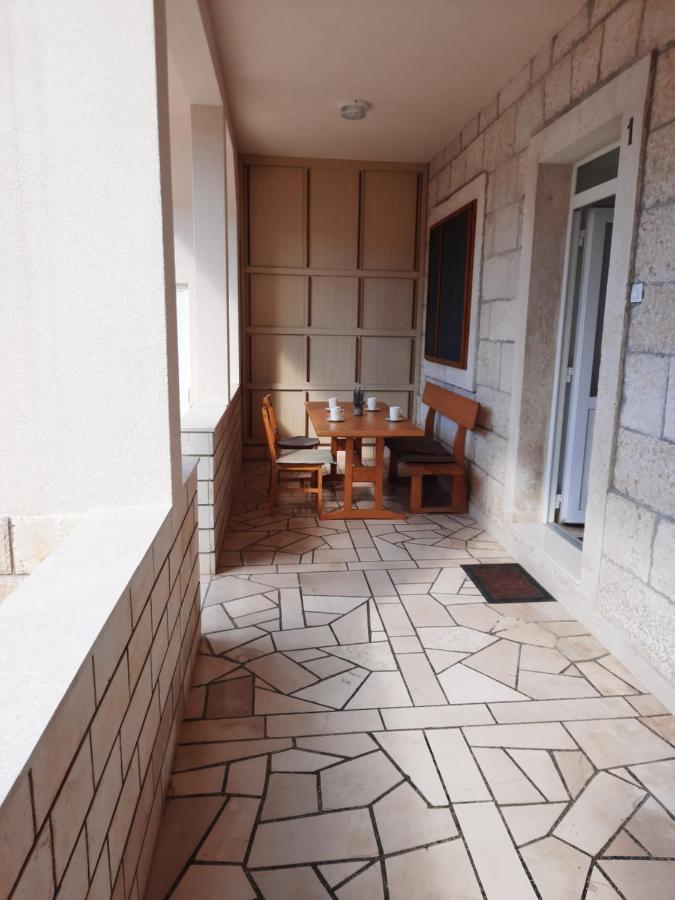 Apartments Villa Beba Komiza Exterior photo