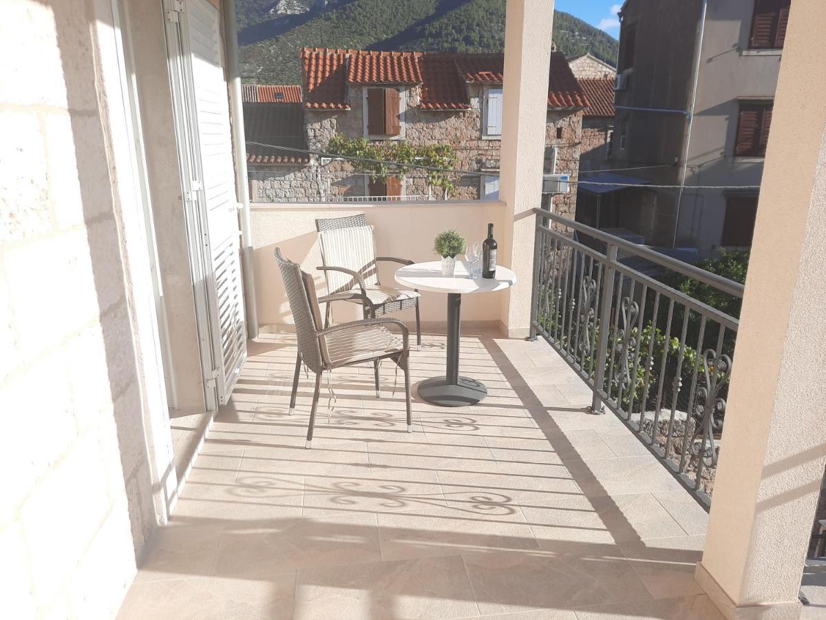 Apartments Villa Beba Komiza Exterior photo